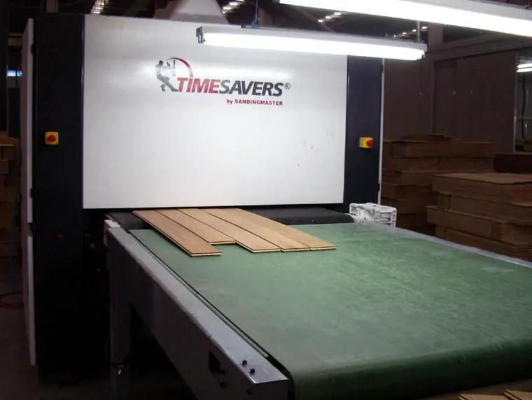 Sanding machine processing flooring